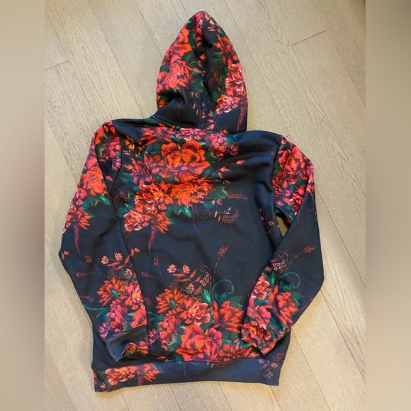 CRIMINAL DAMAGE MENS SWEATER. 
XXL BUT FITS LIKE XL 
ROSE DESIGN 
POLYESTER - Picture 2 of 3